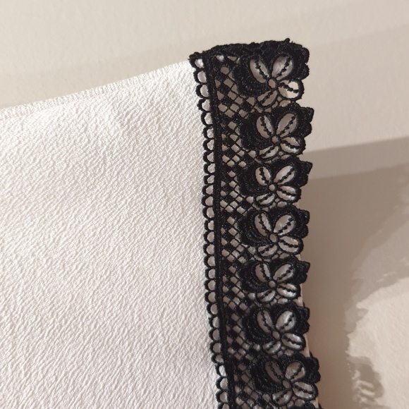 Tank top with lace - Picture 3 of 5